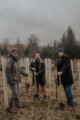 Unsere fleißigen Mitarbeiter bei der Baumpflanzaktion